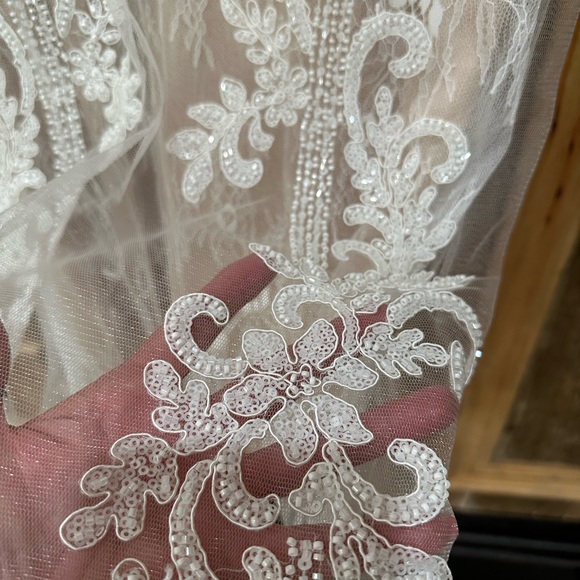 Knee length, cream & white beard & sequin dress. - Picture 3 of 5